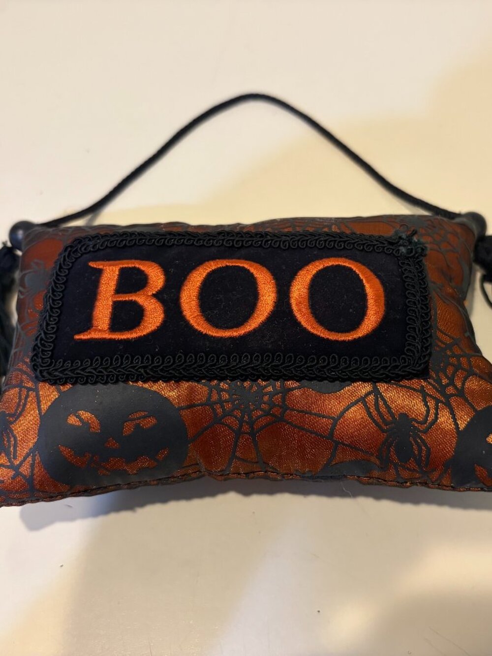 FALL HALLOWEEN DECOR CLASSY INDOOR *BOO* HANGING MINI PILLOW 6" X 4" Preowned